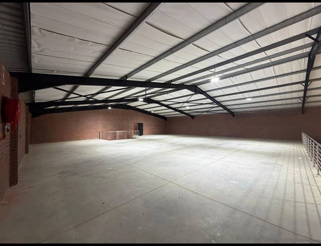 3,800M² WAREHOUSE FOR SALE IN CHLOORKOP